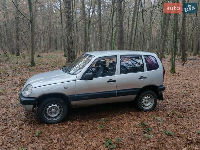 Серый ВАЗ 2123 Niva, объемом двигателя 1.69 л и пробегом 350 тыс. км за 2900 $, фото 3 на Automoto.ua