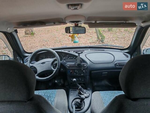 Серый ВАЗ 2123 Niva, объемом двигателя 1.69 л и пробегом 350 тыс. км за 2900 $, фото 1 на Automoto.ua