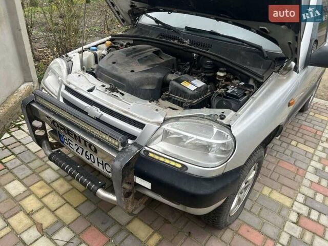 Серый ВАЗ 2123 Niva, объемом двигателя 1.7 л и пробегом 100 тыс. км за 3500 $, фото 6 на Automoto.ua