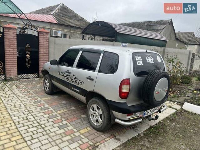 Серый ВАЗ 2123 Niva, объемом двигателя 1.7 л и пробегом 100 тыс. км за 3500 $, фото 12 на Automoto.ua