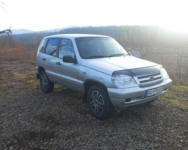 Серый ВАЗ 2123 Niva, объемом двигателя 1.69 л и пробегом 94 тыс. км за 3250 $, фото 1 на Automoto.ua