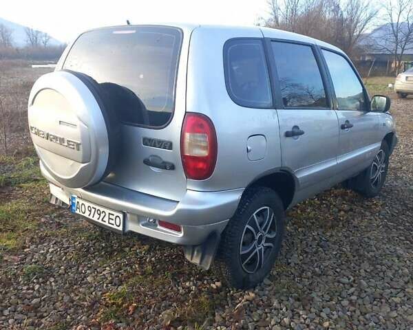 Серый ВАЗ 2123 Niva, объемом двигателя 1.69 л и пробегом 94 тыс. км за 3250 $, фото 4 на Automoto.ua