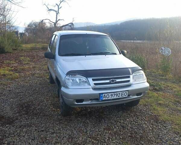 Серый ВАЗ 2123 Niva, объемом двигателя 1.69 л и пробегом 94 тыс. км за 3250 $, фото 3 на Automoto.ua