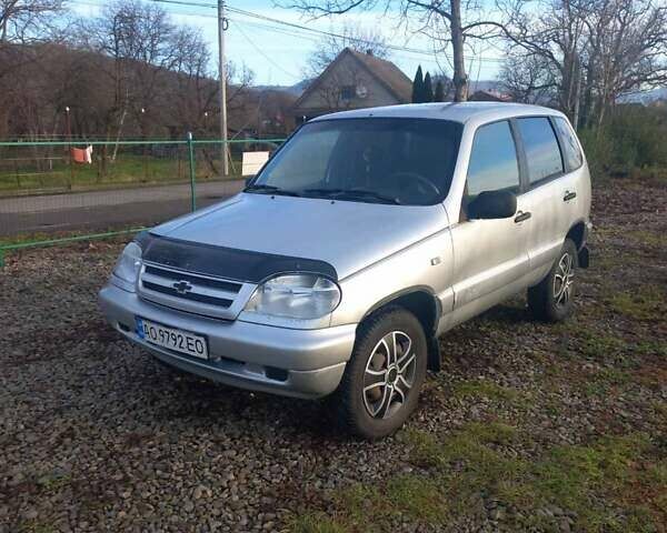 Серый ВАЗ 2123 Niva, объемом двигателя 1.69 л и пробегом 94 тыс. км за 3250 $, фото 2 на Automoto.ua