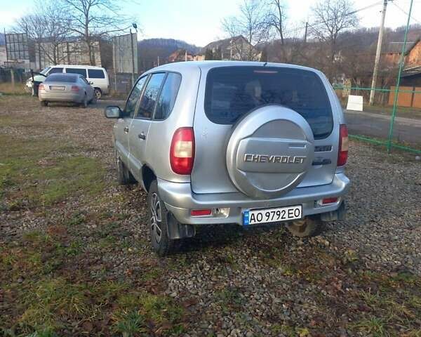 Серый ВАЗ 2123 Niva, объемом двигателя 1.69 л и пробегом 94 тыс. км за 3250 $, фото 5 на Automoto.ua