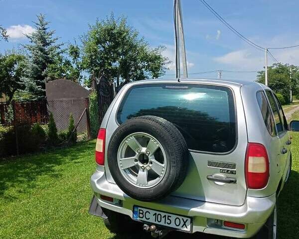 Сірий ВАЗ 2123 Niva, об'ємом двигуна 1.69 л та пробігом 326 тис. км за 2900 $, фото 4 на Automoto.ua