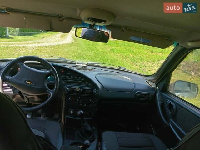 Сірий ВАЗ 2123 Niva, об'ємом двигуна 1.69 л та пробігом 326 тис. км за 2900 $, фото 7 на Automoto.ua