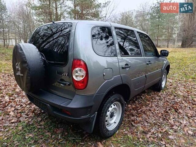 Серый ВАЗ 2123 Niva, объемом двигателя 1.69 л и пробегом 16 тыс. км за 10300 $, фото 6 на Automoto.ua