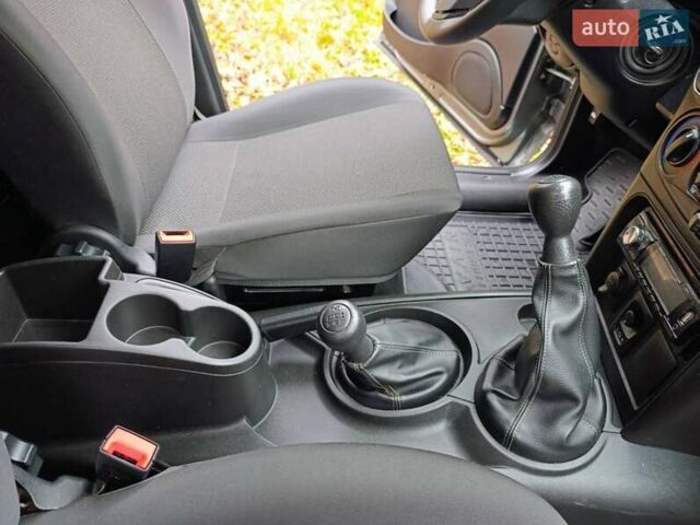 Серый ВАЗ 2123 Niva, объемом двигателя 1.69 л и пробегом 16 тыс. км за 10300 $, фото 31 на Automoto.ua