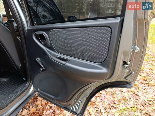 Серый ВАЗ 2123 Niva, объемом двигателя 1.69 л и пробегом 16 тыс. км за 10300 $, фото 27 на Automoto.ua