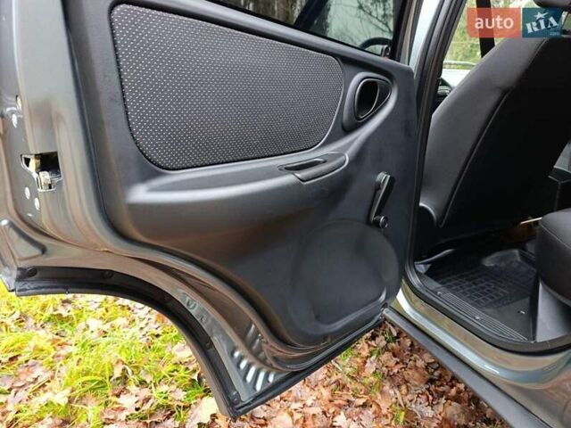 Серый ВАЗ 2123 Niva, объемом двигателя 1.69 л и пробегом 16 тыс. км за 10300 $, фото 32 на Automoto.ua