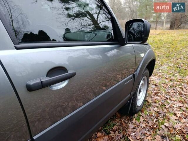 Серый ВАЗ 2123 Niva, объемом двигателя 1.69 л и пробегом 16 тыс. км за 10300 $, фото 11 на Automoto.ua