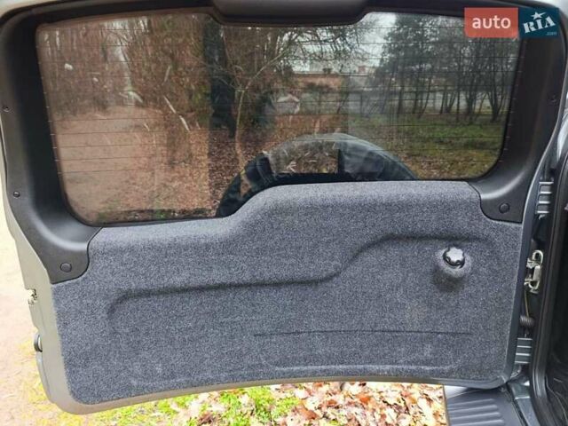 Серый ВАЗ 2123 Niva, объемом двигателя 1.69 л и пробегом 16 тыс. км за 10300 $, фото 23 на Automoto.ua