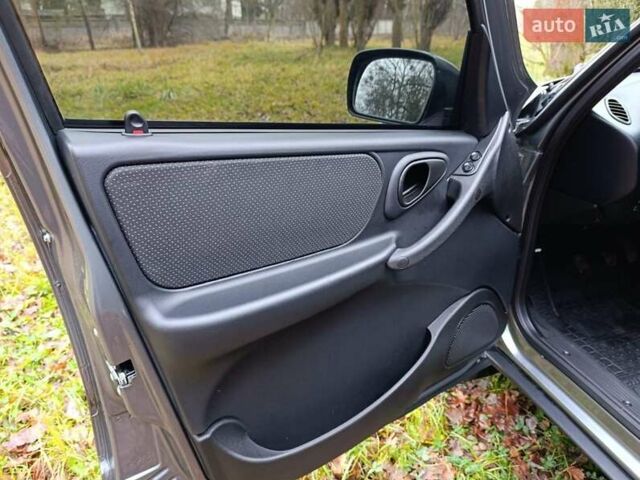 Серый ВАЗ 2123 Niva, объемом двигателя 1.69 л и пробегом 16 тыс. км за 10300 $, фото 34 на Automoto.ua