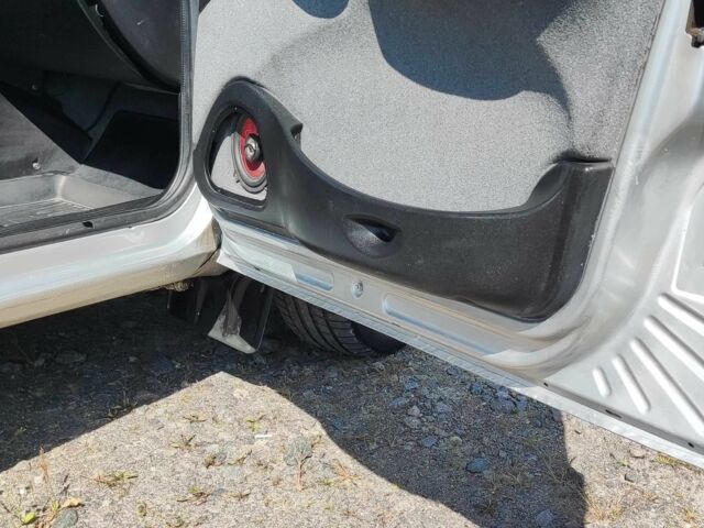 Серый ВАЗ 2123 Niva, объемом двигателя 1.69 л и пробегом 360 тыс. км за 2900 $, фото 3 на Automoto.ua