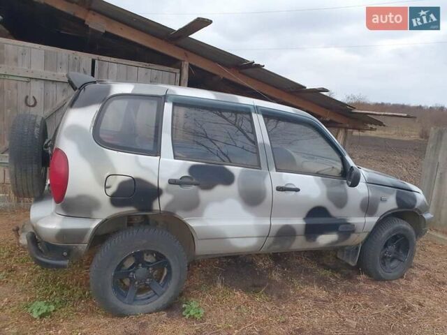 Сірий ВАЗ 2123 Niva, об'ємом двигуна 1.7 л та пробігом 261 тис. км за 3500 $, фото 3 на Automoto.ua