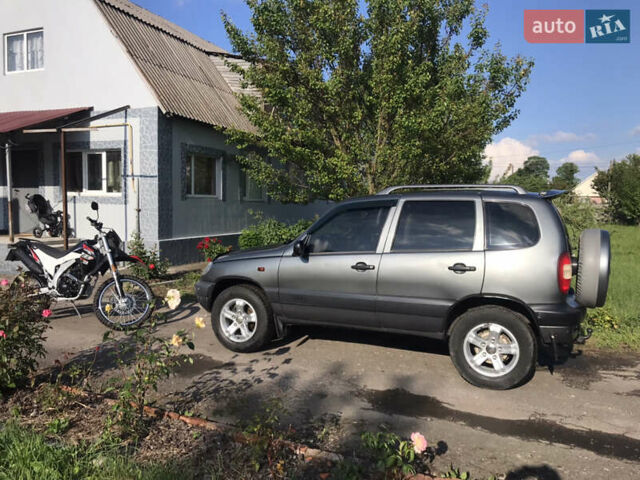 Серый ВАЗ 2123 Niva, объемом двигателя 1.69 л и пробегом 192 тыс. км за 3700 $, фото 4 на Automoto.ua