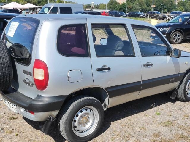 Серый ВАЗ 2123 Niva, объемом двигателя 1.69 л и пробегом 360 тыс. км за 2900 $, фото 5 на Automoto.ua