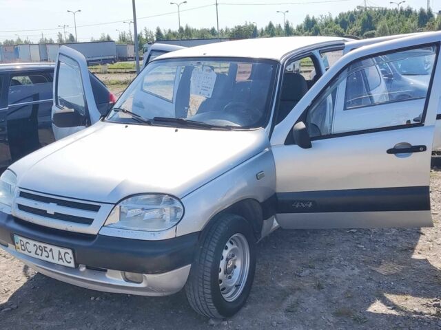 Серый ВАЗ 2123 Niva, объемом двигателя 1.69 л и пробегом 360 тыс. км за 2900 $, фото 1 на Automoto.ua