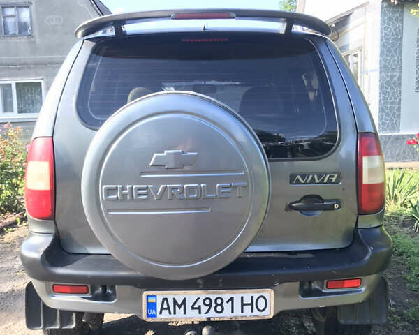 Серый ВАЗ 2123 Niva, объемом двигателя 1.69 л и пробегом 192 тыс. км за 3700 $, фото 1 на Automoto.ua