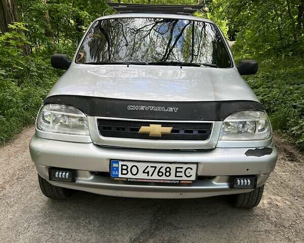 Сірий ВАЗ 2123 Niva, об'ємом двигуна 1.69 л та пробігом 203 тис. км за 3500 $, фото 5 на Automoto.ua