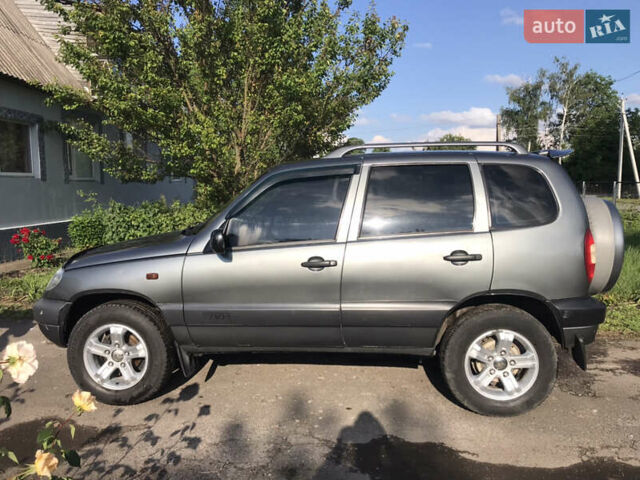 Серый ВАЗ 2123 Niva, объемом двигателя 1.69 л и пробегом 192 тыс. км за 3700 $, фото 3 на Automoto.ua
