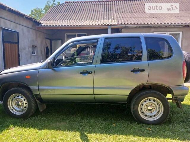 Серый ВАЗ 2123 Niva, объемом двигателя 1.7 л и пробегом 210 тыс. км за 3500 $, фото 1 на Automoto.ua