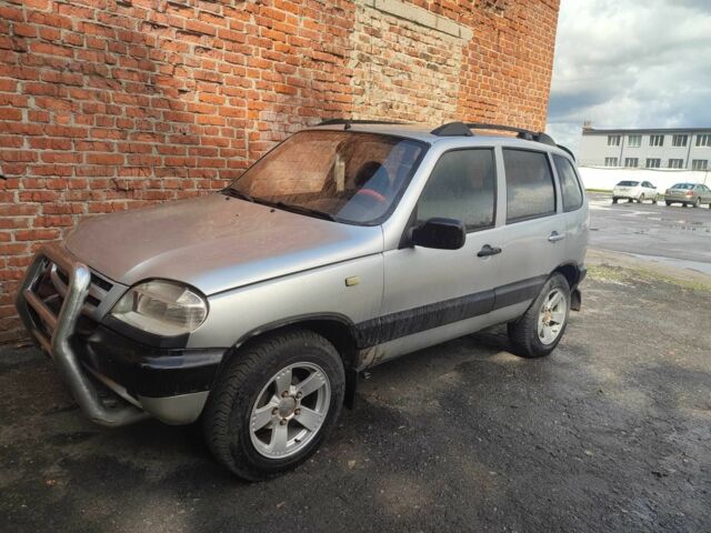 Серый ВАЗ 2123 Niva, объемом двигателя 1.7 л и пробегом 250 тыс. км за 5000 $, фото 1 на Automoto.ua