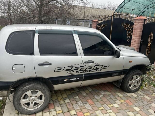 Серый ВАЗ 2123 Niva, объемом двигателя 1.7 л и пробегом 100 тыс. км за 3500 $, фото 5 на Automoto.ua