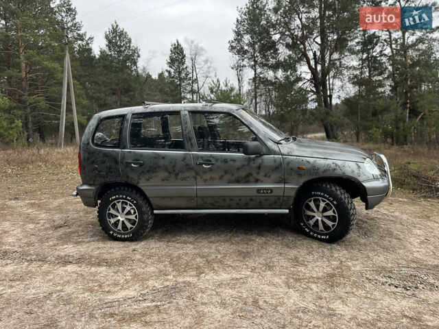 Сірий ВАЗ 2123 Niva, об'ємом двигуна 1.69 л та пробігом 175 тис. км за 3700 $, фото 4 на Automoto.ua