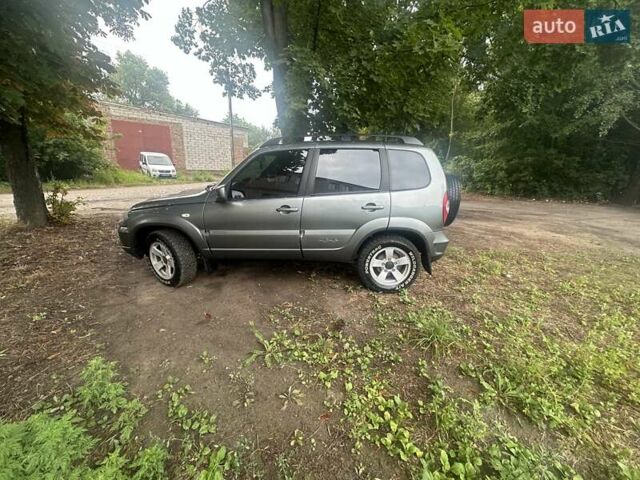 Сірий ВАЗ 2123 Niva, об'ємом двигуна 1.69 л та пробігом 132 тис. км за 8500 $, фото 2 на Automoto.ua