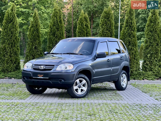 Серый ВАЗ 2123 Niva, объемом двигателя 1.69 л и пробегом 78 тыс. км за 9600 $, фото 1 на Automoto.ua