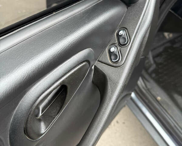 Сірий ВАЗ 2123 Niva, об'ємом двигуна 1.69 л та пробігом 44 тис. км за 9400 $, фото 11 на Automoto.ua
