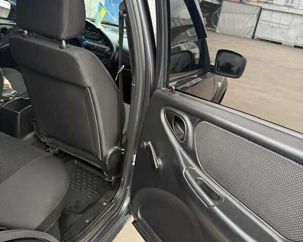Сірий ВАЗ 2123 Niva, об'ємом двигуна 1.69 л та пробігом 44 тис. км за 9400 $, фото 9 на Automoto.ua