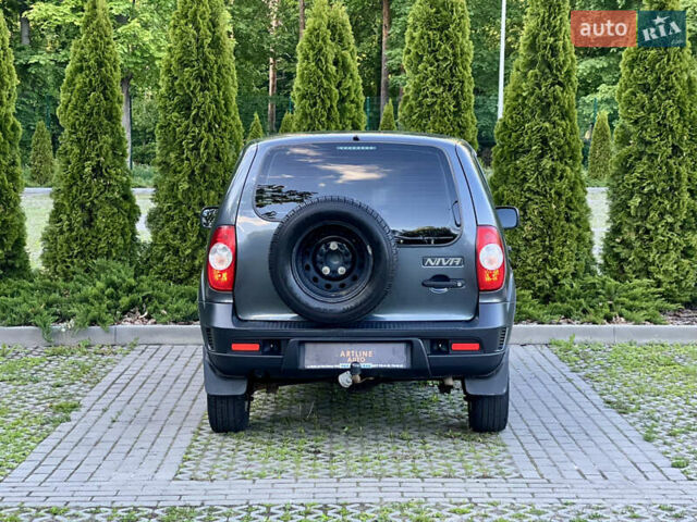 Серый ВАЗ 2123 Niva, объемом двигателя 1.69 л и пробегом 78 тыс. км за 9600 $, фото 4 на Automoto.ua