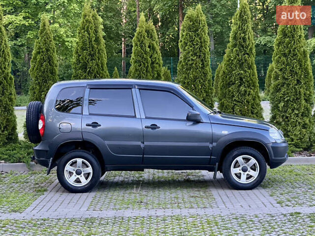 Серый ВАЗ 2123 Niva, объемом двигателя 1.69 л и пробегом 78 тыс. км за 9600 $, фото 3 на Automoto.ua