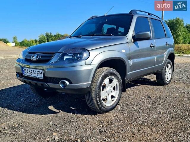 Серый ВАЗ 2123 Niva, объемом двигателя 1.69 л и пробегом 89 тыс. км за 11800 $, фото 1 на Automoto.ua