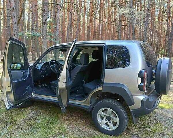 Сірий ВАЗ 2123 Niva, об'ємом двигуна 1.69 л та пробігом 60 тис. км за 11500 $, фото 39 на Automoto.ua