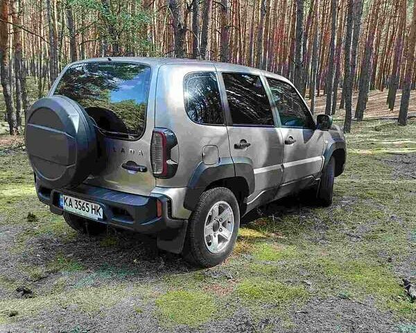 Сірий ВАЗ 2123 Niva, об'ємом двигуна 1.69 л та пробігом 60 тис. км за 11500 $, фото 15 на Automoto.ua