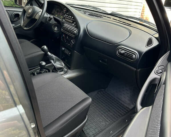 Серый ВАЗ 2123 Niva, объемом двигателя 1.69 л и пробегом 15 тыс. км за 9900 $, фото 13 на Automoto.ua