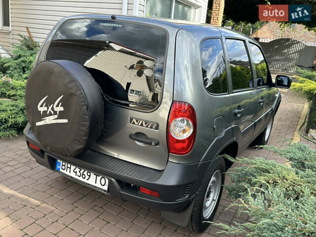 Серый ВАЗ 2123 Niva, объемом двигателя 1.69 л и пробегом 15 тыс. км за 9900 $, фото 1 на Automoto.ua
