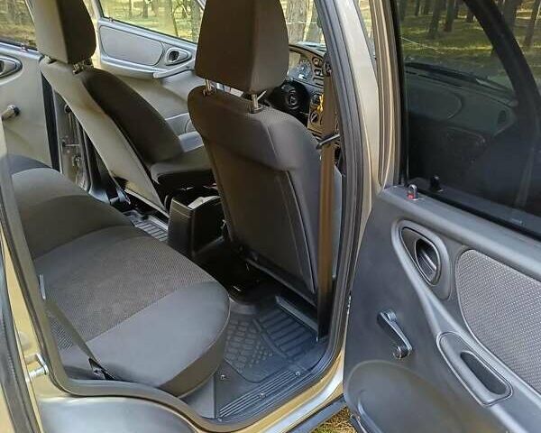 Сірий ВАЗ 2123 Niva, об'ємом двигуна 1.69 л та пробігом 60 тис. км за 11500 $, фото 34 на Automoto.ua