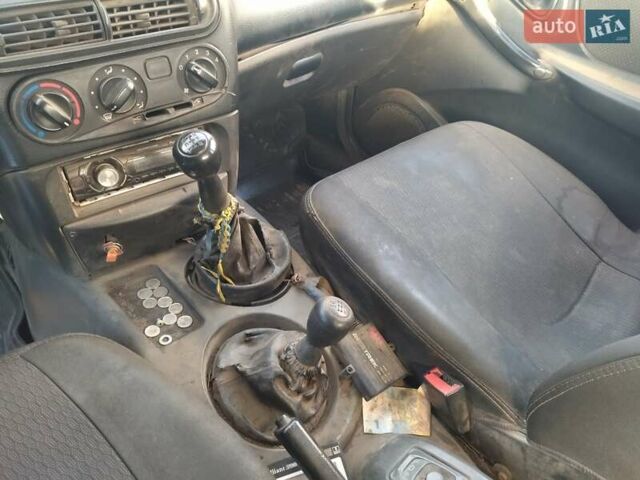 Синій ВАЗ 2123 Niva, об'ємом двигуна 1.69 л та пробігом 460 тис. км за 2168 $, фото 5 на Automoto.ua