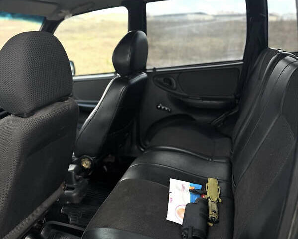 Зелений ВАЗ 2123 Niva, об'ємом двигуна 1.69 л та пробігом 127 тис. км за 2200 $, фото 5 на Automoto.ua