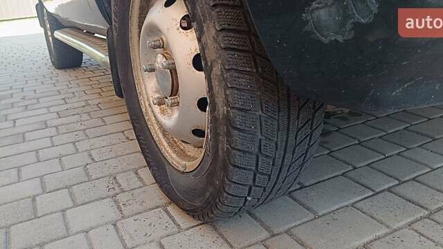 Зелений ВАЗ 2123 Niva, об'ємом двигуна 1.69 л та пробігом 316 тис. км за 3200 $, фото 3 на Automoto.ua