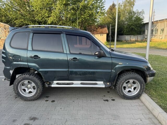 Зеленый ВАЗ 2123 Niva, объемом двигателя 1.7 л и пробегом 200 тыс. км за 5200 $, фото 1 на Automoto.ua
