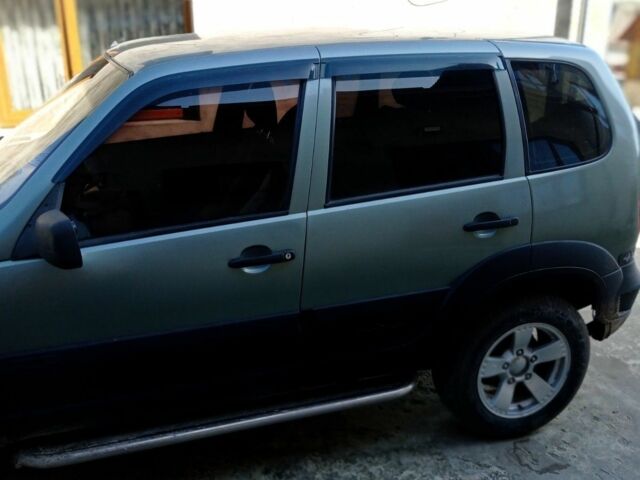 Зелений ВАЗ 2123 Niva, об'ємом двигуна 0 л та пробігом 400 тис. км за 3600 $, фото 1 на Automoto.ua
