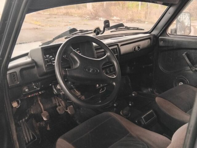 Фиолетовый ВАЗ 2131 Нива, объемом двигателя 2 л и пробегом 2 тыс. км за 1650 $, фото 2 на Automoto.ua