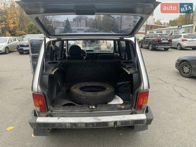Серый ВАЗ 2131 Нива, объемом двигателя 1.7 л и пробегом 253 тыс. км за 2900 $, фото 3 на Automoto.ua