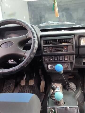 Сірий ВАЗ 2131 Нива, об'ємом двигуна 1.69 л та пробігом 129 тис. км за 5500 $, фото 6 на Automoto.ua